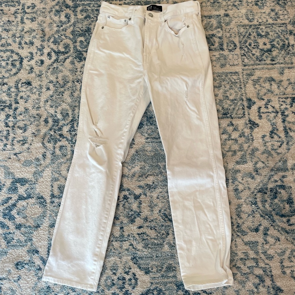 Women’s GAP White Jeans | Minimal Rips | Size 8/29R | No Staining | Like-New |